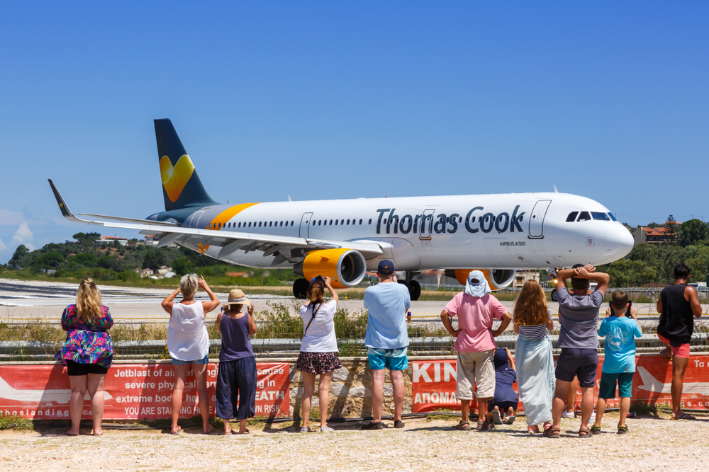 Britská cestovní kancelář Thomas Cook zkrachovala. V zahraničí nechala 150 tisíc klientů
