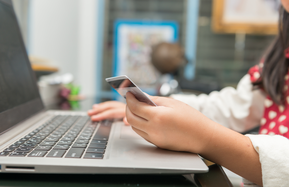 Žádné fronty v&nbsp;obchodech? Přes 80 procent lidí plánuje nakoupit na&nbsp;Vánoce na&nbsp;internetu
