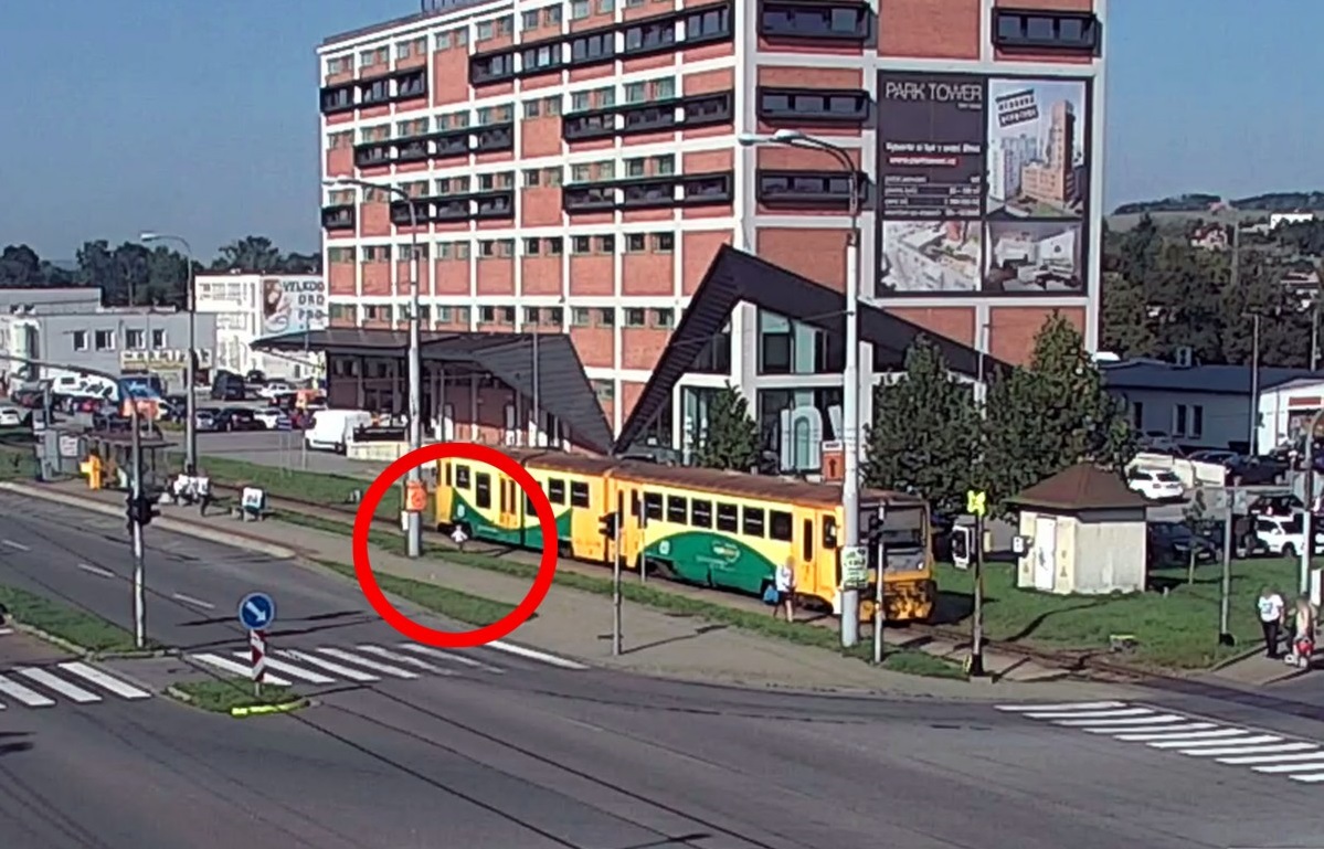 Vlak ve Zlíně se rozjel během vystupování. Tříletá holčička zůstala na nástupišti bez matky