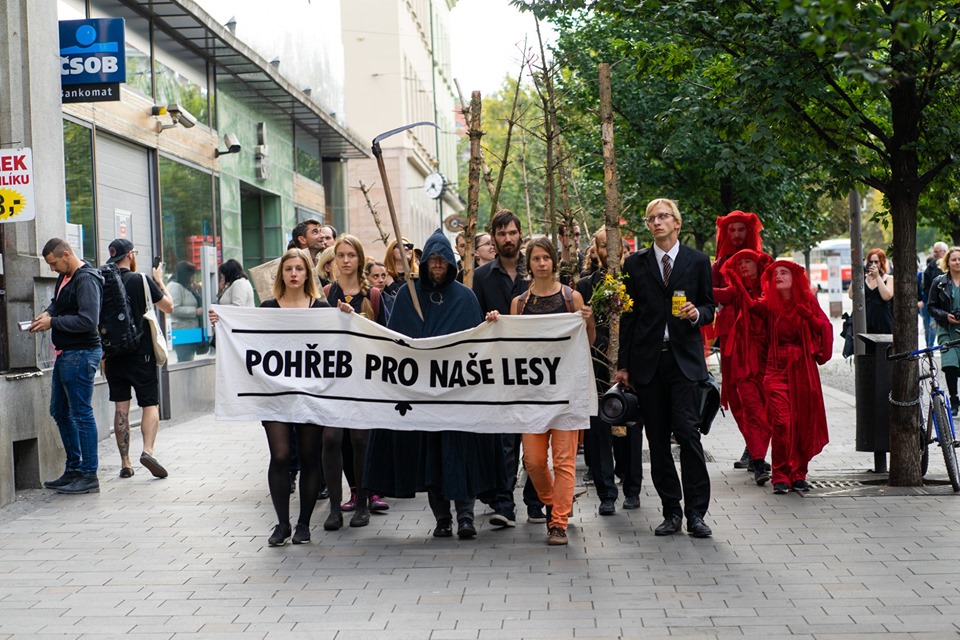 Plánujeme větší blokády dopravy v Praze, oznámilo hnutí Extinction Rebellion
