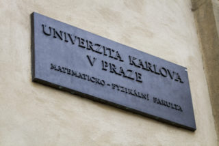Home Credit odstupuje od smlouvy s&nbsp;Univezitou Karlovou