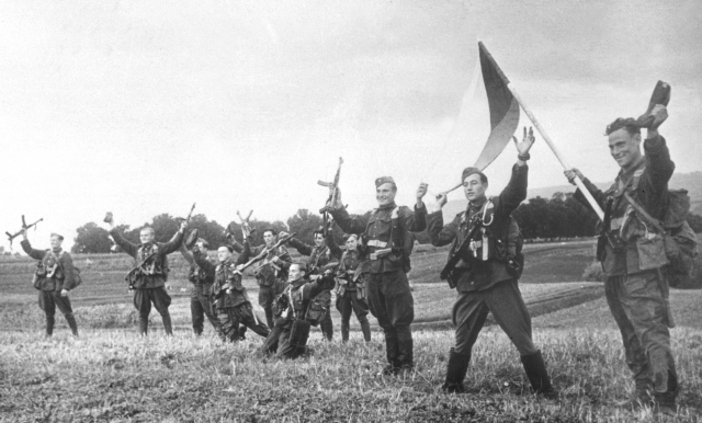 Slováci a&nbsp;Češi si připomněli 75.&nbsp;výročí bojů na&nbsp;Dukle