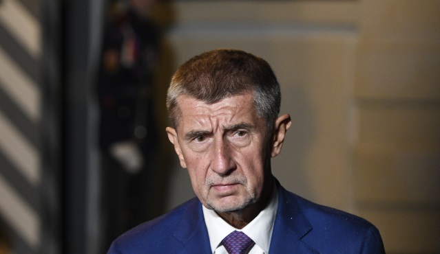 Kvůli Gottově úmrtí se sejde vláda. Řešit se bude vyhlášení smutku i státní pohřeb