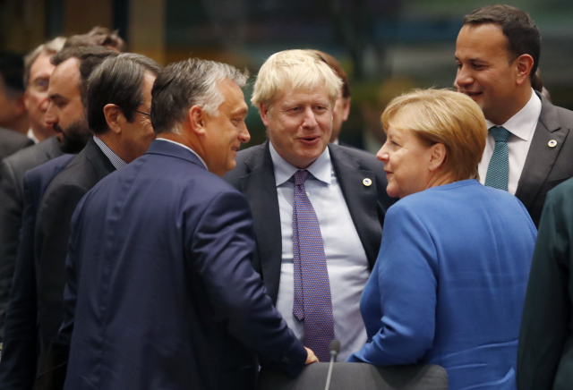 Summit EU podpořil uzavřenou brexitovou dohodu
