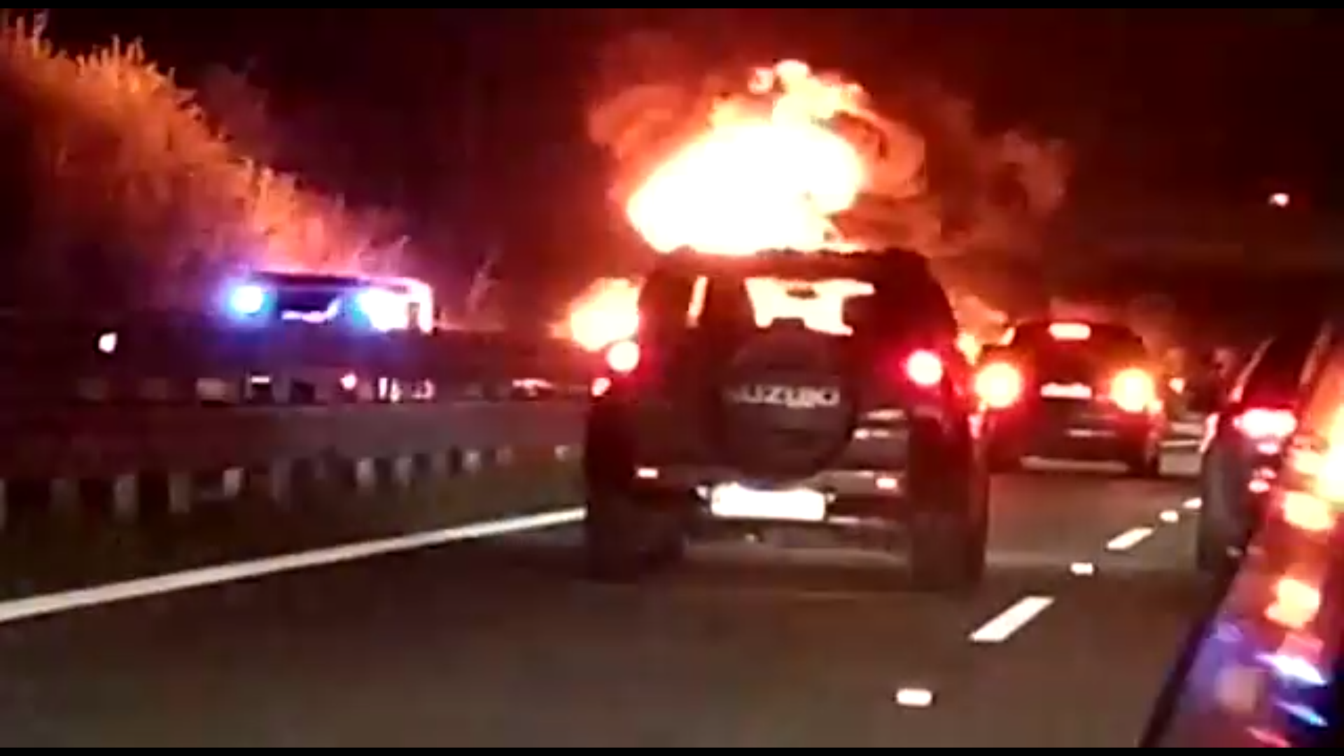 Obětí nehody na D1 mohlo být víc. Pomáhali zdravotníci nebo vojáci v civilu