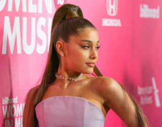 Sexy zpěvačka ostře zkritizovala celebrity, které během pandemie nevydržely doma
