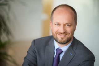 Jak lze finančně řešit, když zůstanu delší čas doma a&nbsp;budu muset ošetřovat někoho z&nbsp;rodiny?