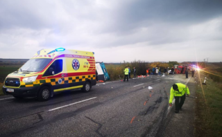 Tragédie na&nbsp;Slovensku: Při&nbsp;dopravní nehodě zemřelo 12&nbsp;lidí