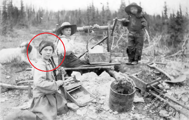 Po internetu koluje nová konspirační teorie: Greta Thunberg prý pochází z&nbsp;roku 1898