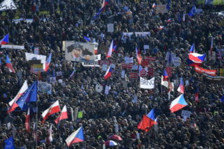 Na Letnou dorazilo 300 tisíc lidí. Vyzvali premiéra k&nbsp;rezignaci