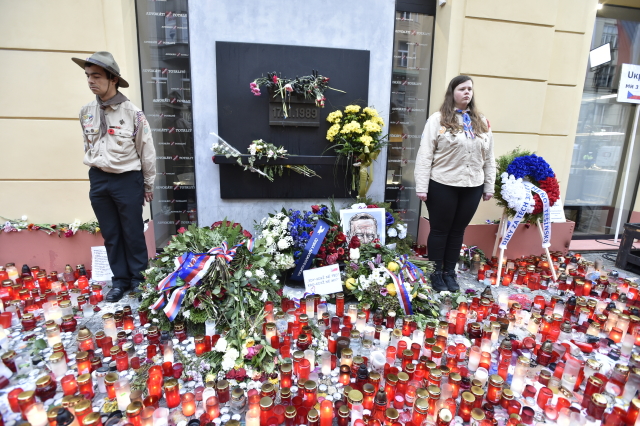 Česko si pietními akcemi i&nbsp;demonstracemi připomíná výročí 17.&nbsp;listopadu
