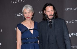 Keanu Reeves poprvé po&nbsp;letech ukázal, s&nbsp;kým randí. Okouzlila ho tahle umělkyně