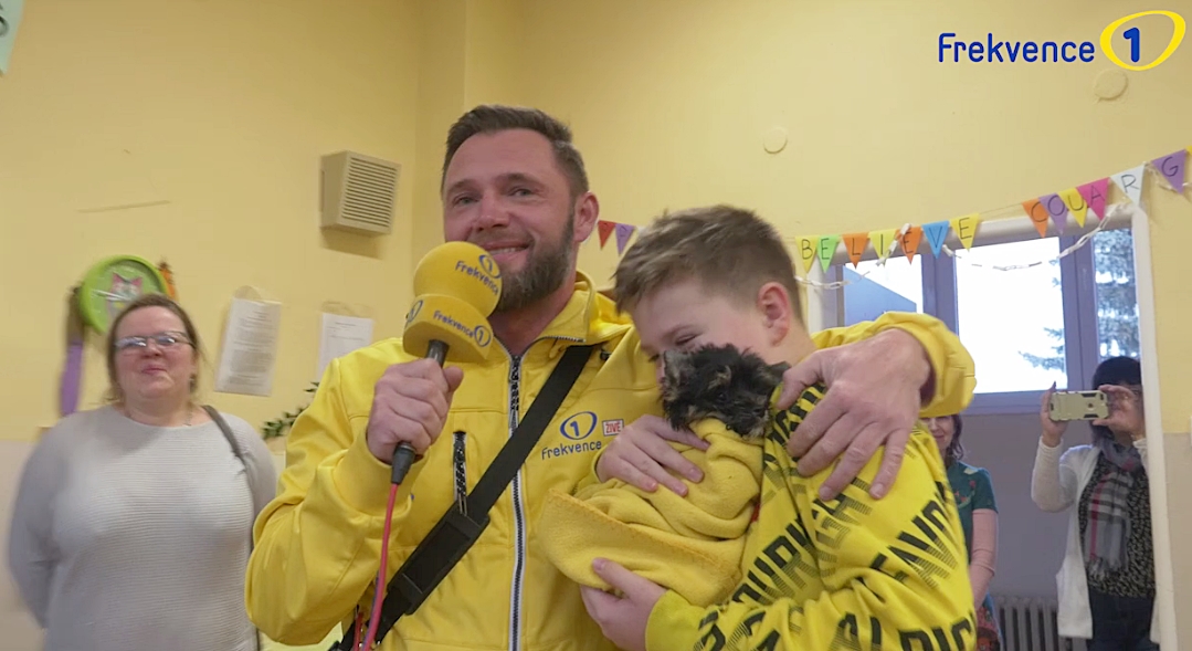 VIDEO: I&nbsp;letos jsme vám dělali obrovskou radost. Podívejte se na&nbsp;Splněná vánoční přání Frekvence 1!