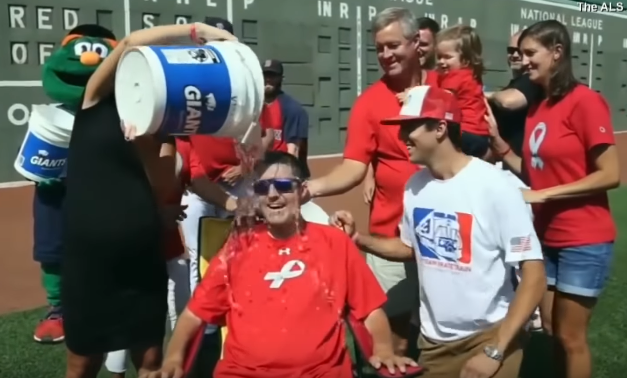 Zemřel Peter Frates (†34), díky kterému »kbelíková výzva« obletěla svět. Podlehl ALS