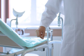 Muž padělal lékařský diplom, chtěl pracovat jako gynekolog