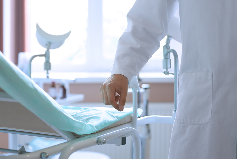 Muž padělal lékařský diplom, chtěl pracovat jako gynekolog