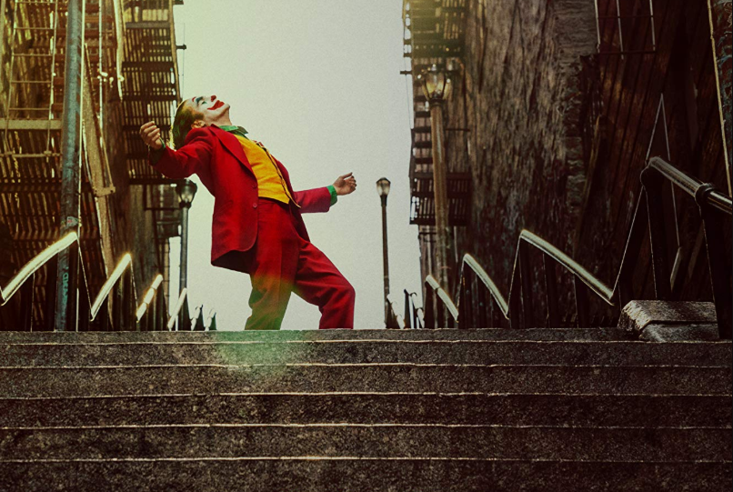 Fanoušek zachytil z&nbsp;okna natáčení filmu Joker. Takhle vznikala slavná scéna na&nbsp;schodech