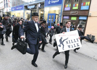 Brnem prošel Švihlý pochod! Lidé poskakovali, hopsali a&nbsp;šourali se