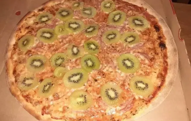 Zapomeňte na ananas: Lidé si na pizzu dávají kiwi