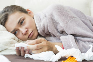 Ženy s&nbsp;většími prsy hůře snášejí nachlazení, tvrdí vědci