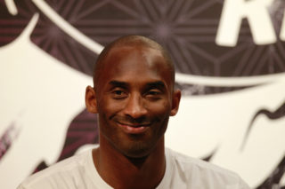 Zemřela basketbalová legenda Kobe Bryant (†41). Spadl s&nbsp;ním vrtulník