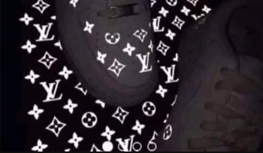 Bílé, nebo černé? Tenisky Louis Vuitton rozdělují internet
