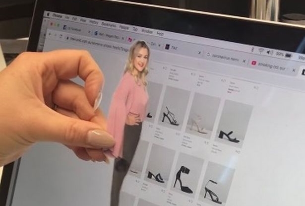 Žena přišla se skvělou vychytávkou, jak si vyzkoušet boty na&nbsp;e-shopu