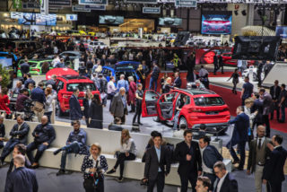 V Ženevě kvůli koronaviru zrušili letošní autosalon. Zakázali i&nbsp;všechny akce nad 1000 osob