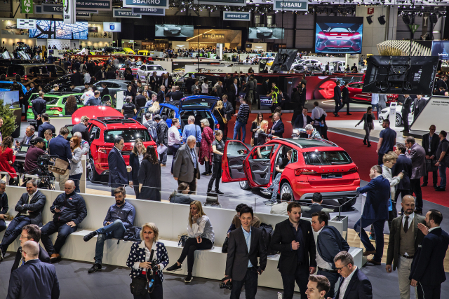 V Ženevě kvůli koronaviru zrušili letošní autosalon. Zakázali i&nbsp;všechny akce nad 1000 osob