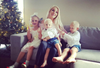 Žena vstává každý den ve 4:30, aby udělala manželovi snídani. Její program rozděluje internet