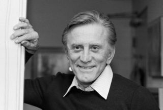 Ve věku 103 let zemřel americký herec Kirk Douglas