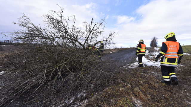 Bouře Sabine dorazila do Česka. Komplikovala dopravu i&nbsp;dodávky energie