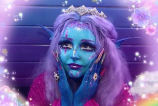 Žena touží po&nbsp;permanentně modré pokožce. Tetování ale nepřichází v&nbsp;úvahu