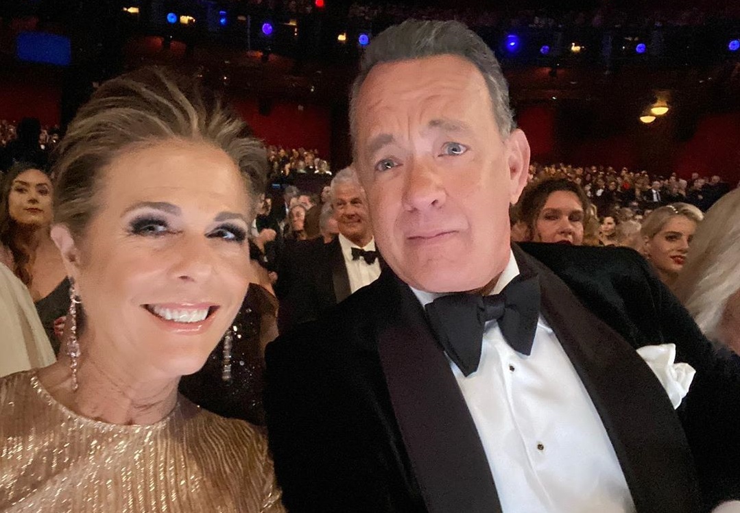 Tom Hanks a&nbsp;jeho žena se při&nbsp;natáčení filmu nakazili koronavirem. Byli unavení a&nbsp;měli horečky