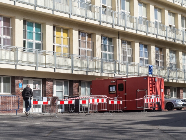 V Česku zemřel první pacient s&nbsp;nemocí COVID-19, bylo mu 95 let