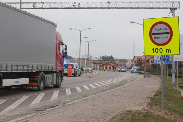Hranice schengenského prostoru se od úterního poledne na 30 dní uzavřou