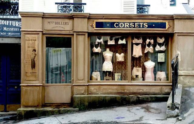 Kousek Paříže má karanténu ve stylu 40.&nbsp;let, filmaři tam nechali kulisy