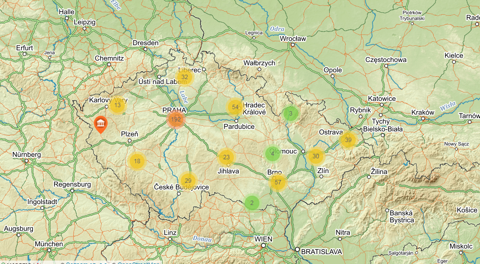 Nový web propojuje nabídku roušek s poptávkou. Ukáže vám, kde se šije