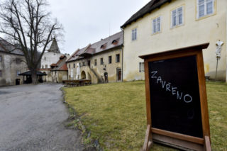 Od sobotních 06:00 budou s&nbsp;výjimkami uzavřeny obchody a&nbsp;restaurace