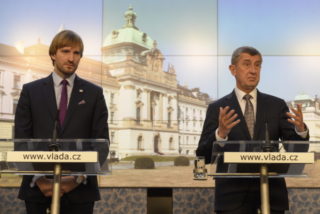 Od středy mají zůstat školy zavřeny, rozhodla bezpečnostní rada
