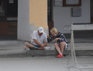 Lidé se o&nbsp;Velikonocích častěji shlukují, přestupků přibylo