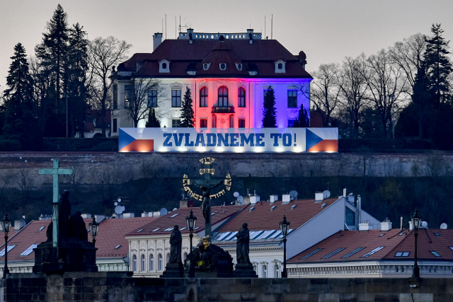 S nemocí COVID-19 zemřelo v Česku 32 lidí, případů nákazy je 3330