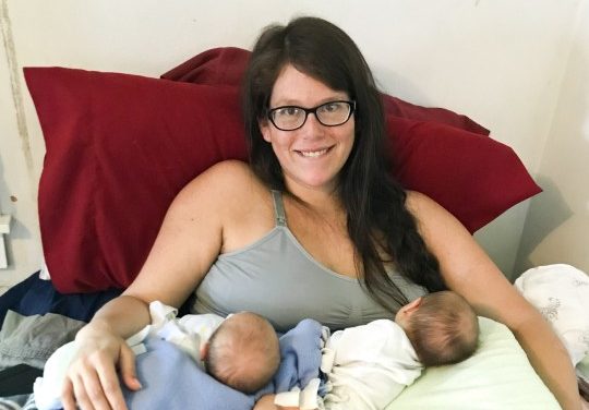 Žena nečekaně porodila dvě holčičky. Lékaři si nevšimli, že čeká dvojčata