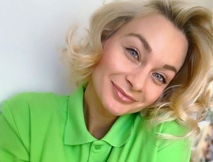 Herečka Mottlová odmítla finanční pomoc a&nbsp;začala pracovat jako pokladní. Poznávám nový svět, tvrdí