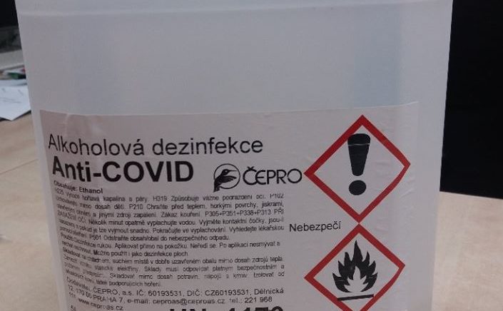 Seniorka na Berounsku vypila dezinfekci. Bála se koronaviru