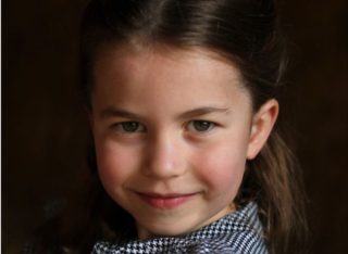 Princezna Charlotte slaví páté narozeniny. Podobu s&nbsp;královnou nezapře