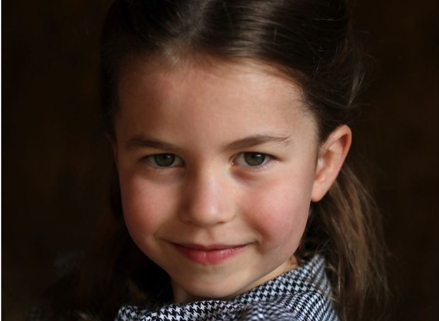 Princezna Charlotte slaví páté narozeniny. Podobu s královnou nezapře