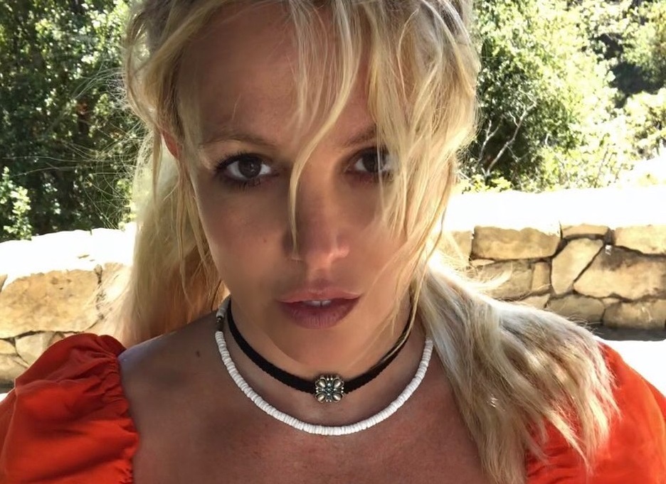Britney Spears je v životní formě. Na sociálních sítích předvádí své křivky v plavkách