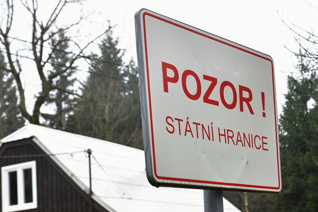 Soud zrušil opatření, které žádá negativní test na covid před návratem do vlasti