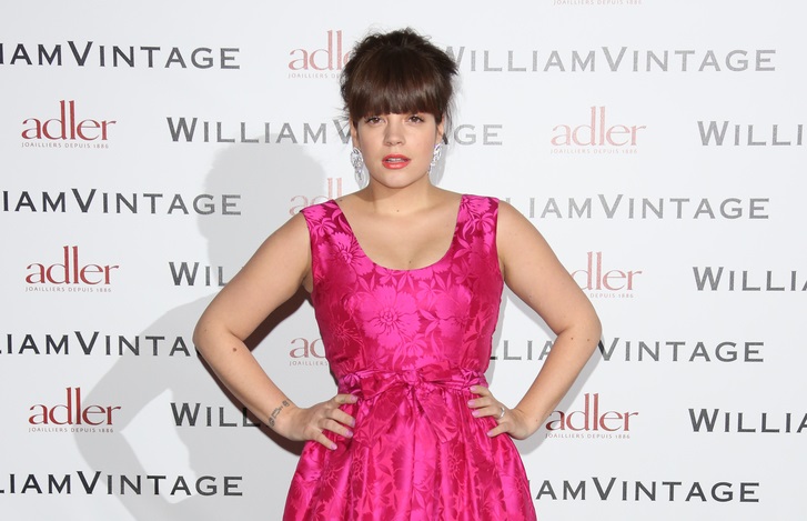 Zpěvačka Lily Allen slaví 9 měsíců střízlivosti. Pro fanoušky se vyfotila úplně nahá